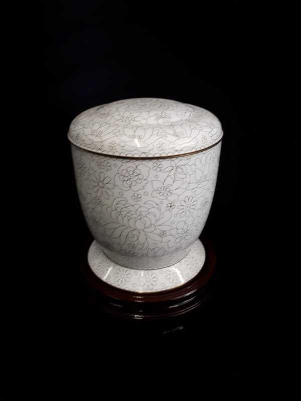 Cloissone Urn wit