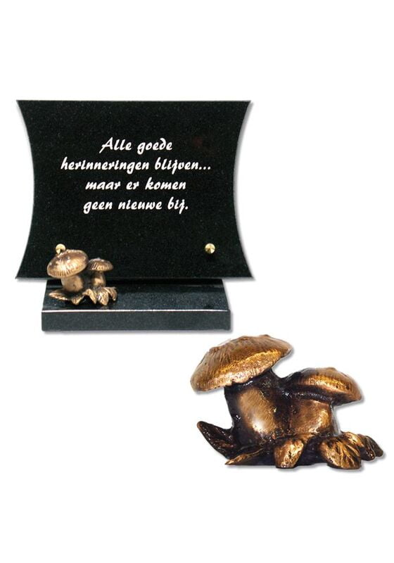 Klein granieten gedenkplaatje met bronzen paddestoel Klein granieten gedenkplaatje met bronzen paddestoel