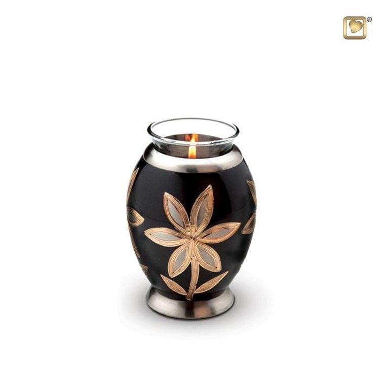 Messing kaarshouder met bloemen Messing kaarshouder met bloemen
